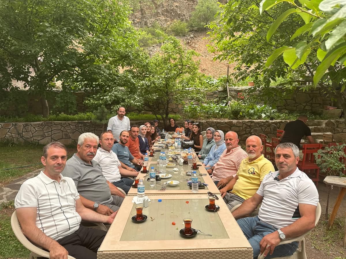 İspir Yaz Oyunlarında Görev Alan İSPADER ÜNİ Ekibimizle Yemekte Buluştuk. 