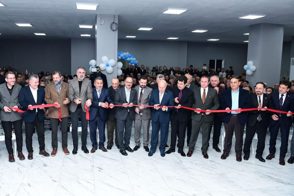 İspir Meydanlı Köyü Yardımlaşma ve Yaşatma Derneği’nin yeni hizmet binasının açılış törenine İSPADER Yönetim Kurulumuzdan bir heyetle katıldık.