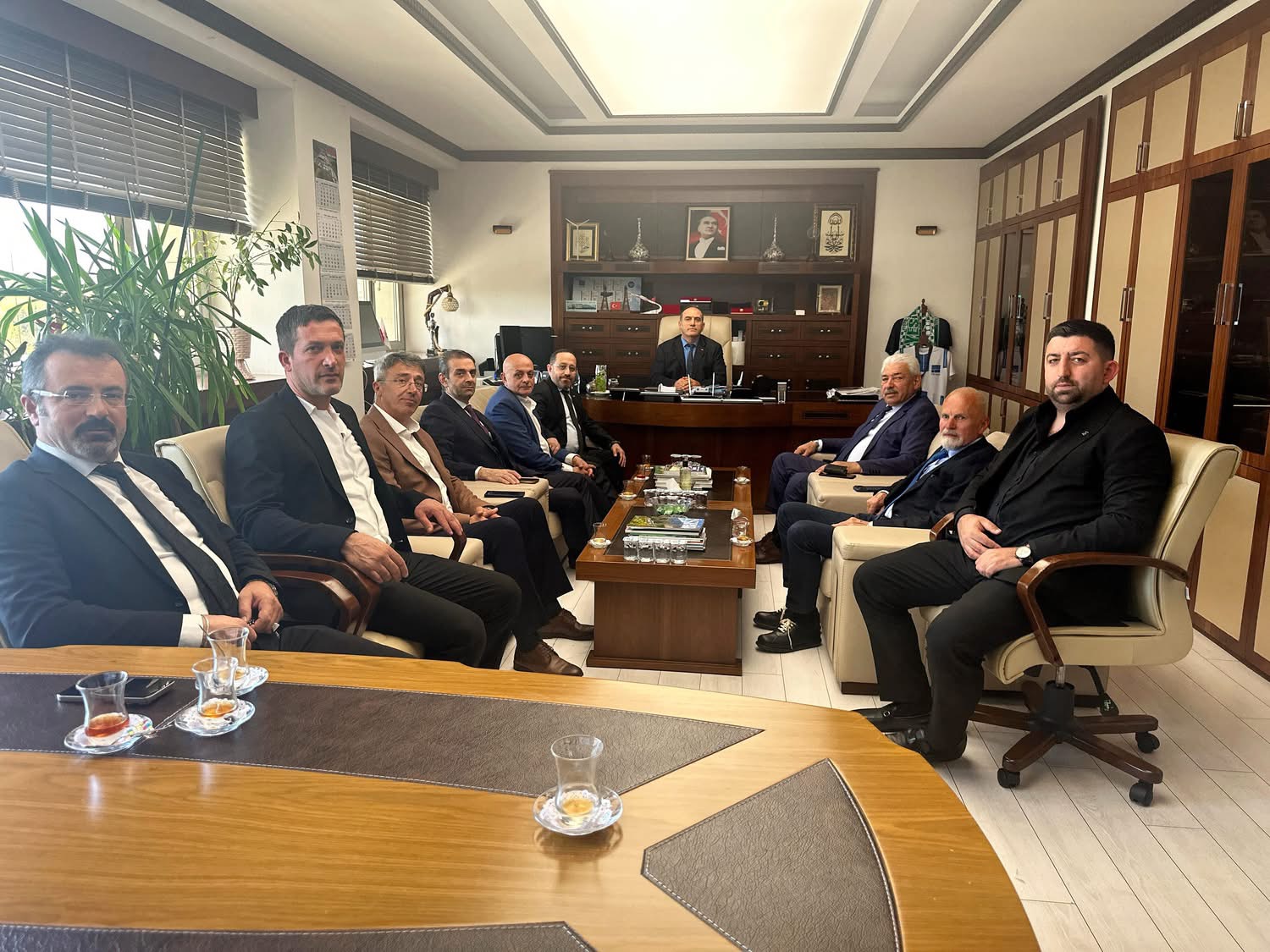 Kıymetli Hemşehrimiz TEİAŞ Genel Müdür Yardımcısı Sayın Murat TOKAT’ı makamında ziyaret ettik.