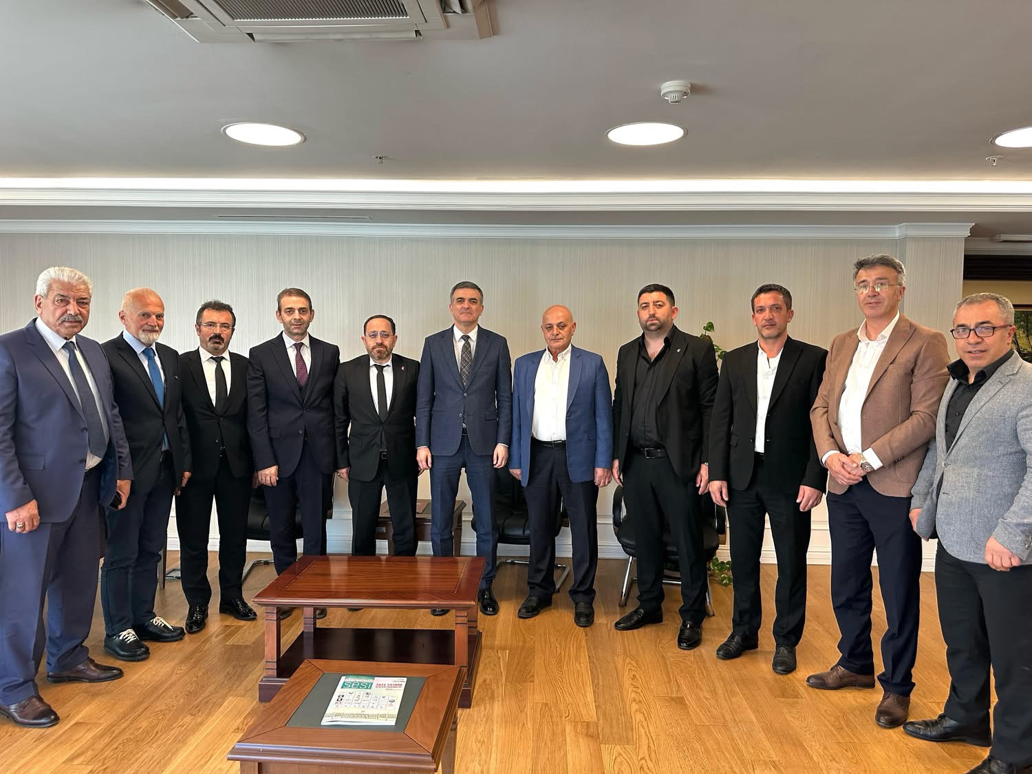 Kıymetli Hemşehrimiz İçişleri Bakanlığı İller İdaresi Genel Müdürlüğü Daire Başkanı Sayın İdris ARSLAN’ı makamında ziyaret ettik.