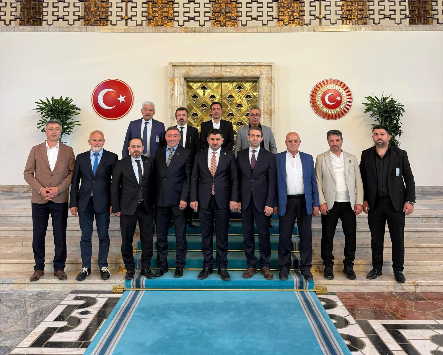 Kıymetli Hemşehrimiz İstanbul Milletvekili Sayın Yahya ÇELİK’i Gazi Meclisimizdeki makamında ziyaret ettik. 