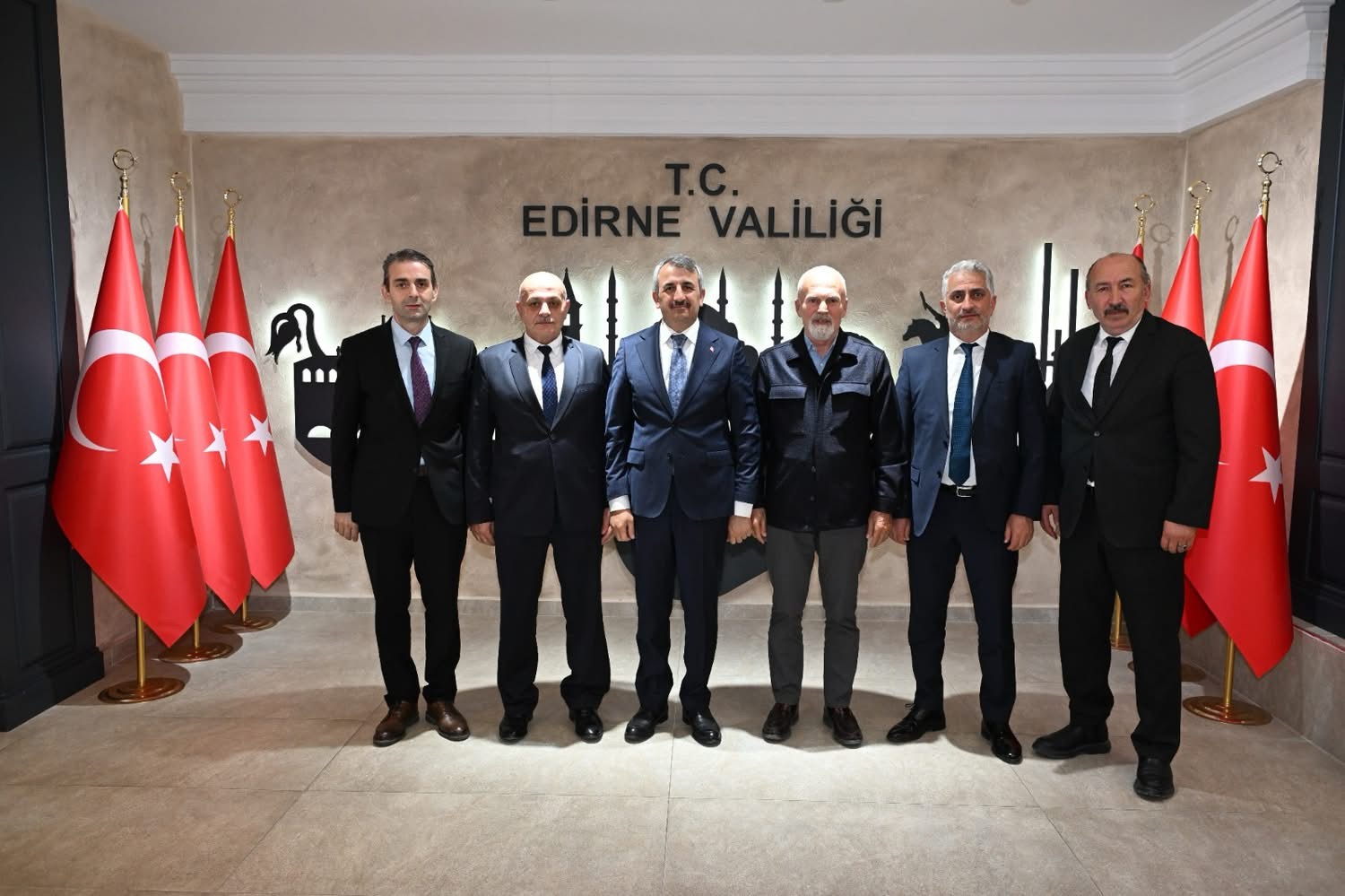 Kıymetli Hemşehrimiz Edirne Valisi Sn. Yunus SEZER’i makamında ziyaret ettik. 