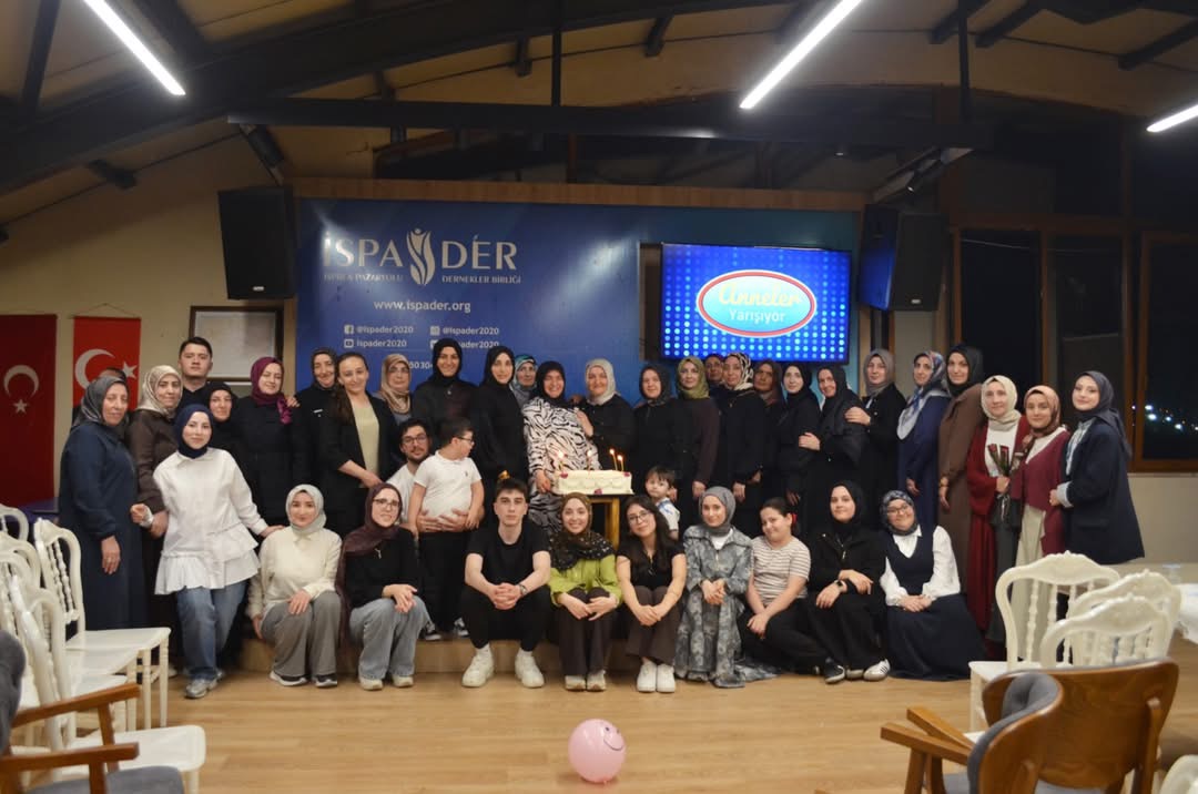 Anne; sevgisiyle büyüten, duasıyla güç veren en kıymetli varlığımızdır… 